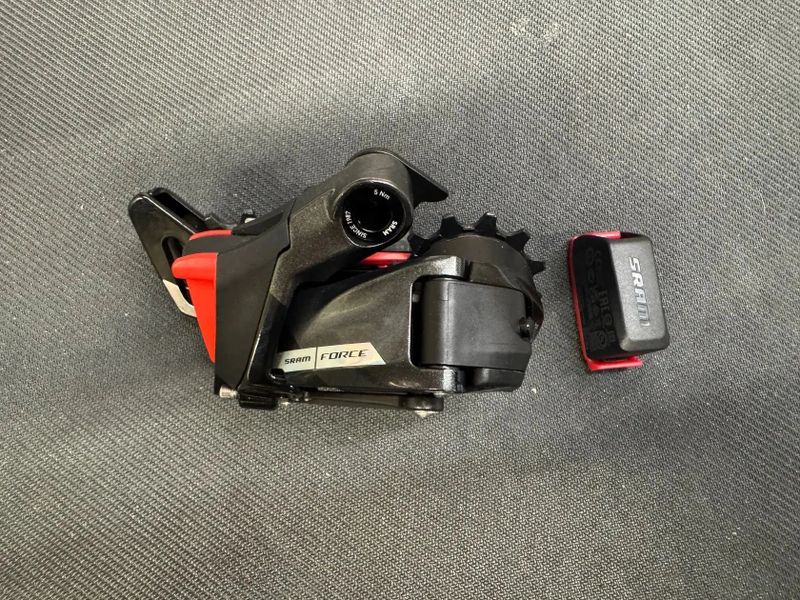 Přehazovačka SRAM Force eTap AXS D2