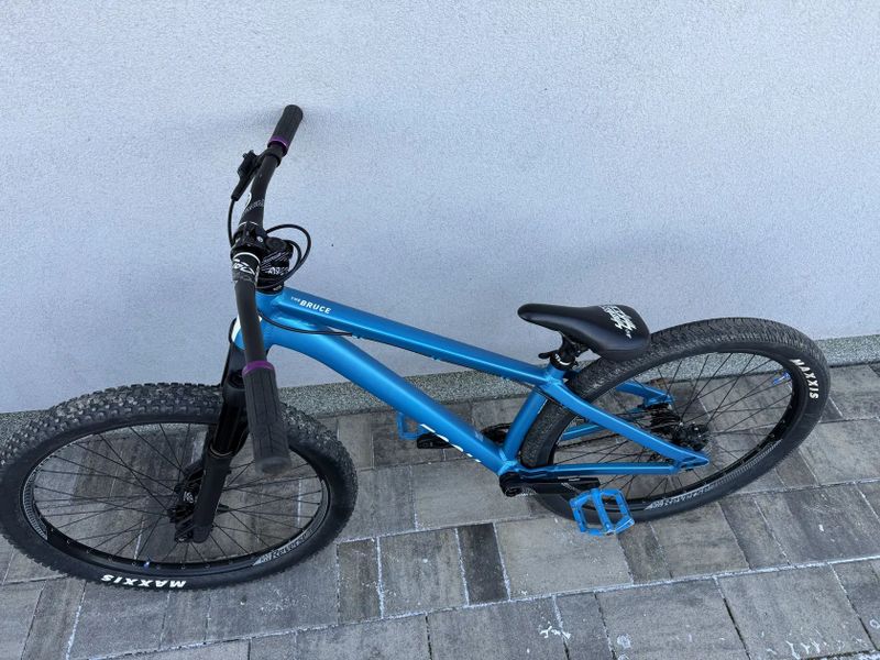 Dirt kolo Rose the Bruce