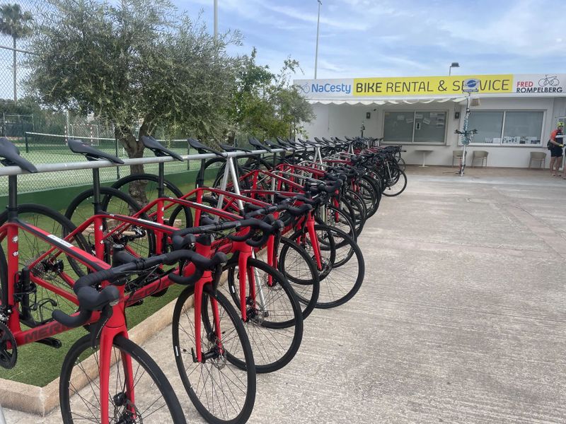 Hledáme mechanika do naší půjčovny na Mallorce v období březen až květen