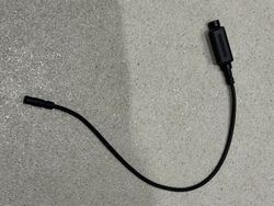 Shimano Di2 díly: BCR2 nabíječka, WU111 jednotka, RS910 propojka, Di2 SD50 kabely