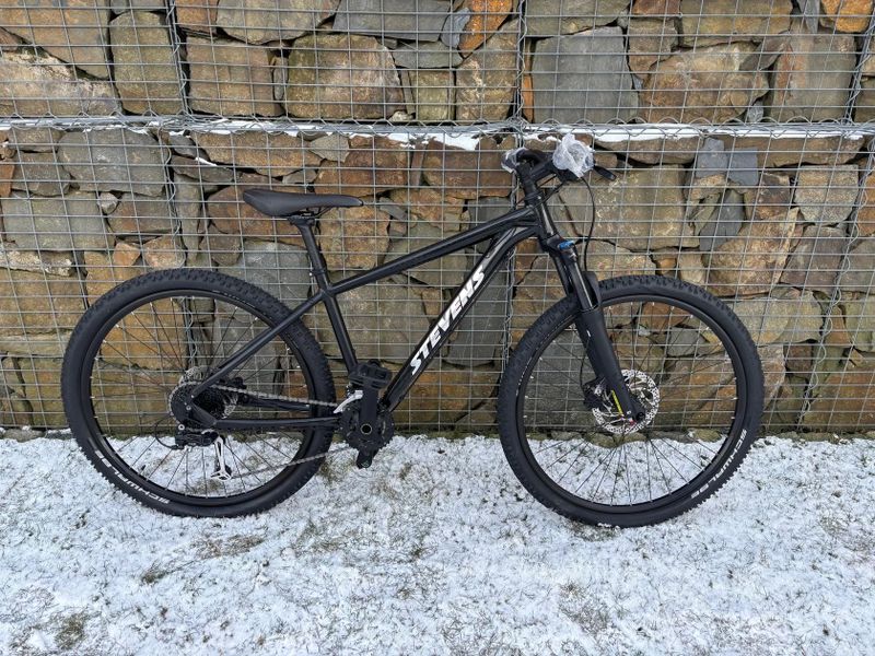 Nové kolo Stevens Taniwha 27,5 vel. 16"