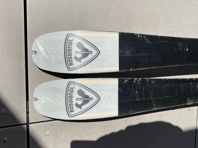 Skialpy, nové lyže a nové pásy, Rossignol ESCAPER W 87. Chybně koupená délka.