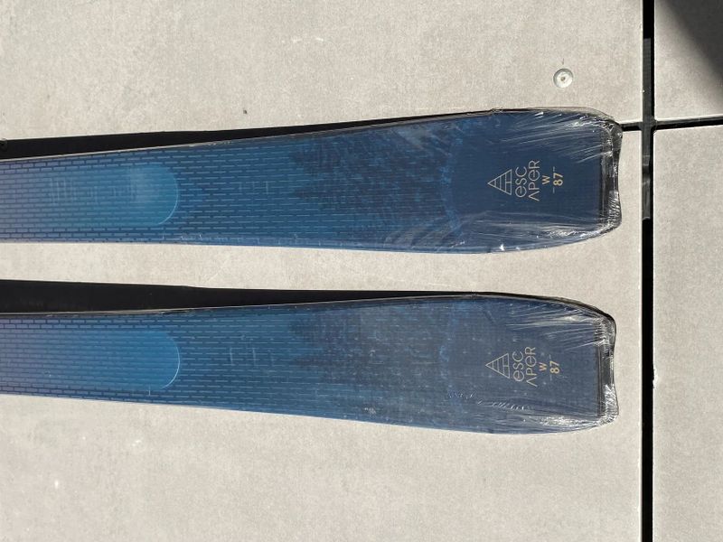 Skialpy, nové lyže a nové pásy, Rossignol ESCAPER W 87. Chybně koupená délka.