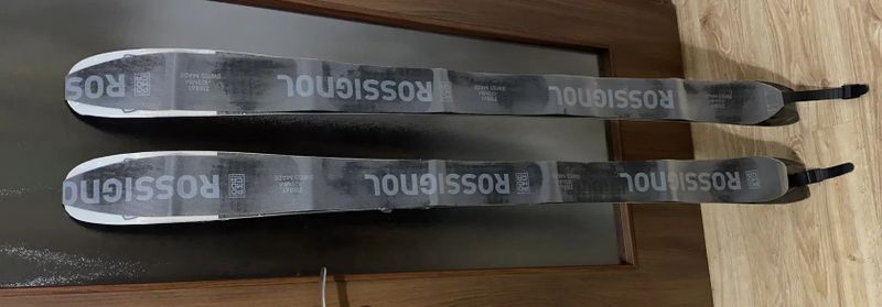 Skialpy, nové lyže a nové pásy, Rossignol ESCAPER W 87. Chybně koupená délka.