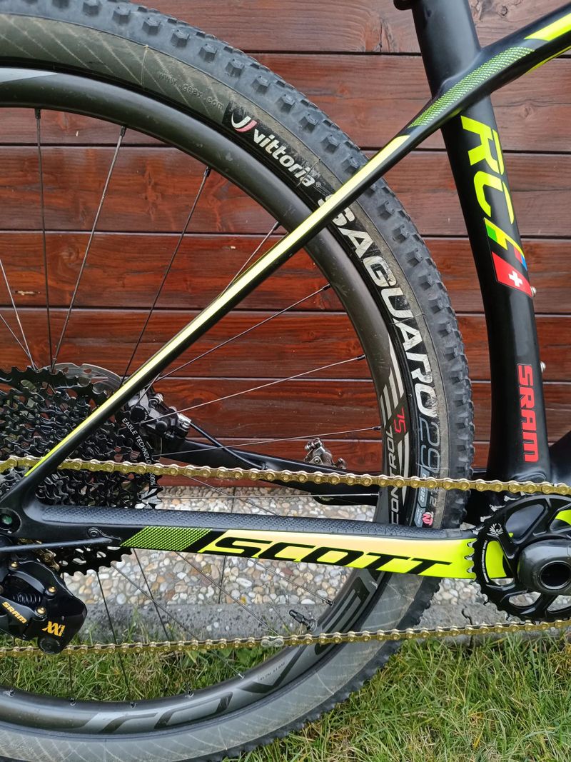 Scott SCALE 900 RC, WORLD CUP, vše komplet v karbonu !! kola Roval Control SL!! 9,3kg