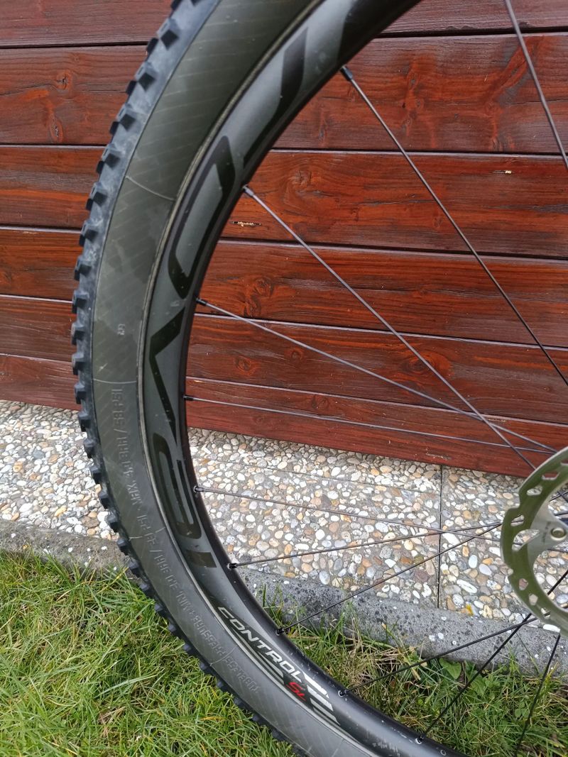 Scott SCALE 900 RC, WORLD CUP, vše komplet v karbonu !! kola Roval Control SL!! 9,3kg