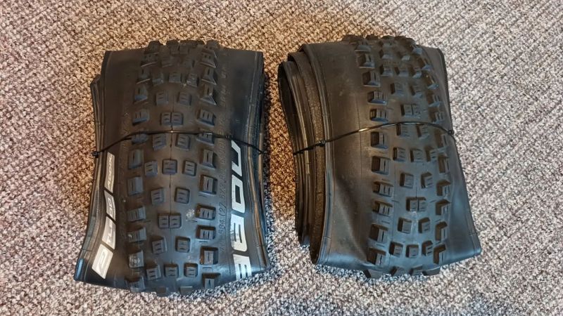 Dva pláště Schwalbe Nobby Nic, 27,5 x 2,8", Addix Performance, DD RaceGuard, kevlar