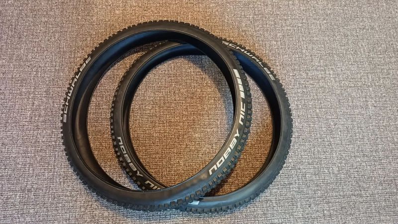 Dva pláště Schwalbe Nobby Nic, 27,5 x 2,8", Addix Performance, DD RaceGuard, kevlar