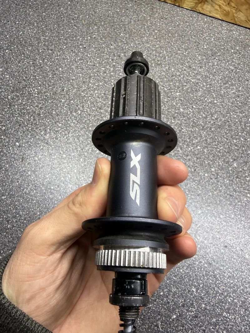 Zadní náboj Shimano SLX centerlock, 32 děr