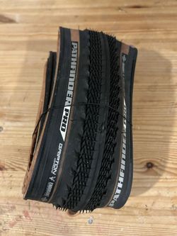 Specialized Pathfinder Skinwall 700×38 (nový)