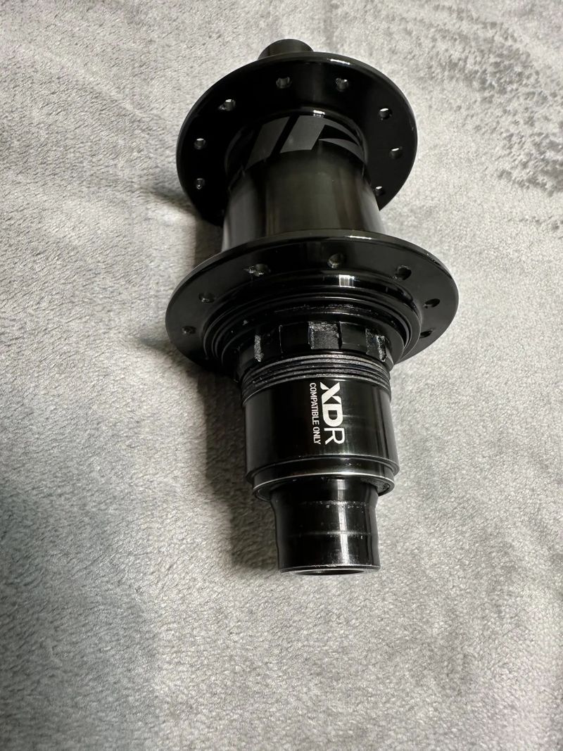 Zadní náboj Zipp ZR1