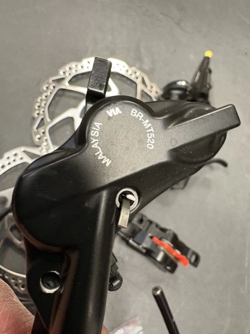 Shimano BR-MT520 4 píst