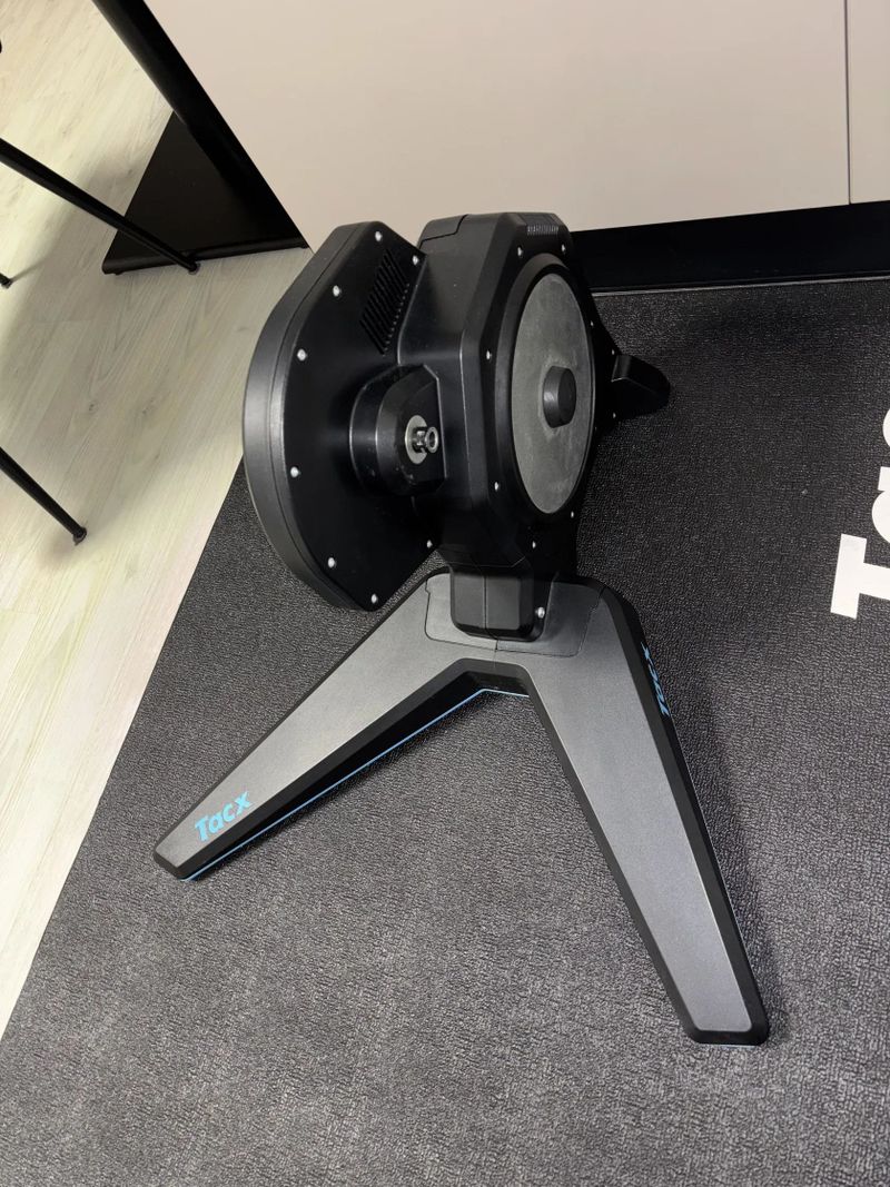 Prodám trenažér Tacx Flux 2 Smart