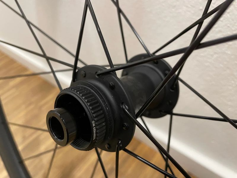 Zapletená kola Bontrager Aeolus Elite 35 TLR