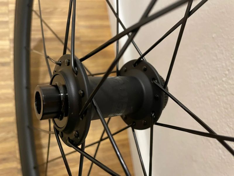 Zapletená kola Bontrager Aeolus Elite 35 TLR