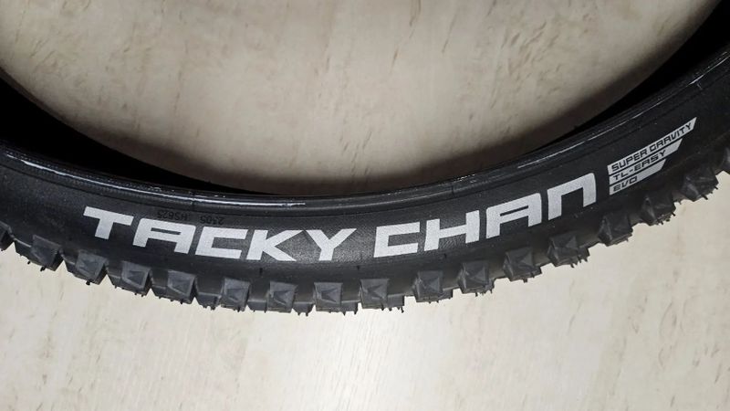 Prodám nové pneu Schwalbe TACKY CHAN 27.5x2.40