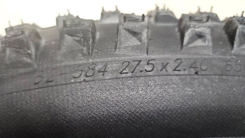 Prodám nové pneu Schwalbe TACKY CHAN 27.5x2.40