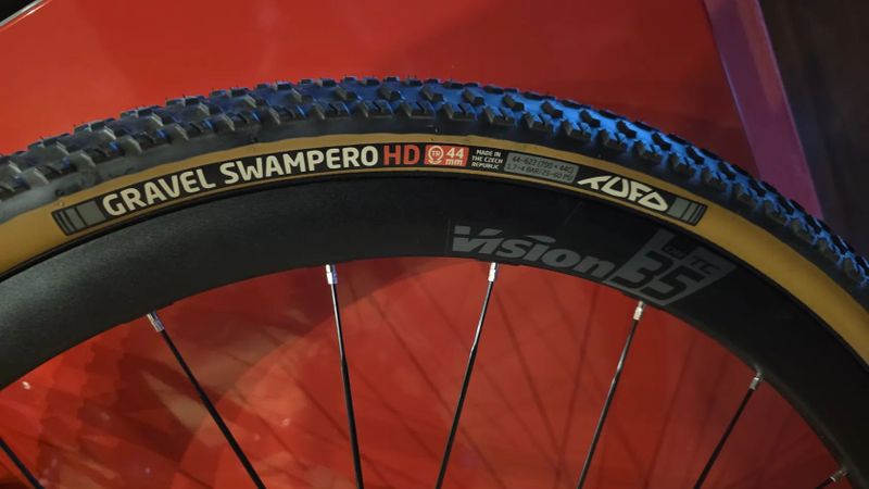 Gravel plášť TUFO SWAMPERO HD 700x44 vč. duší