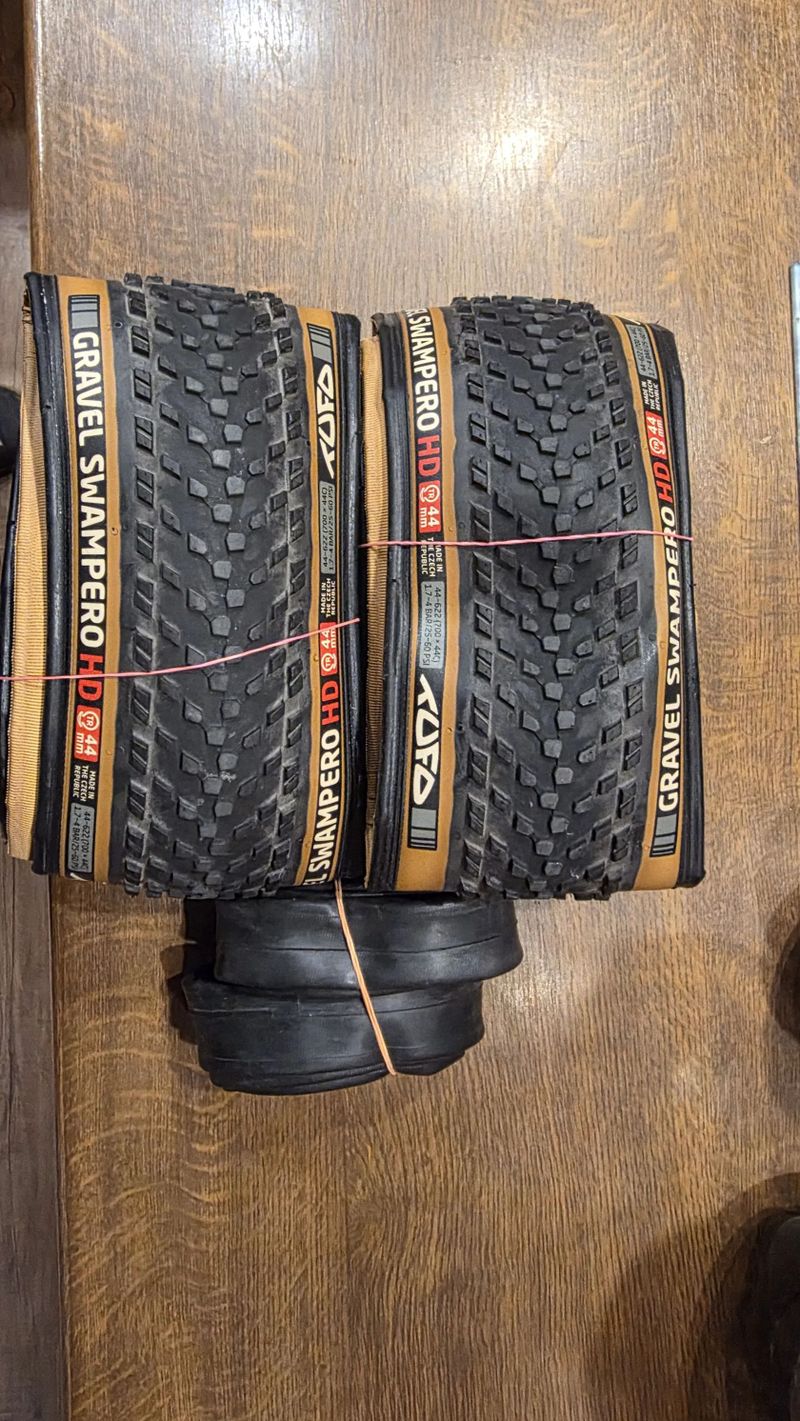 Gravel plášť TUFO SWAMPERO HD 700x44 vč. duší