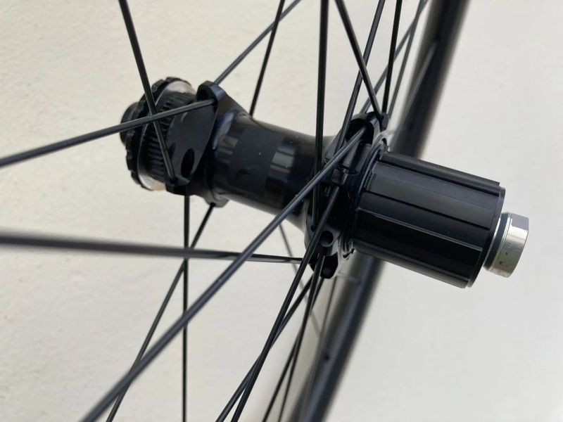 Nový zapletený set gravel/silnice Fulcrum Wind 42 DB CenterLock Carbon