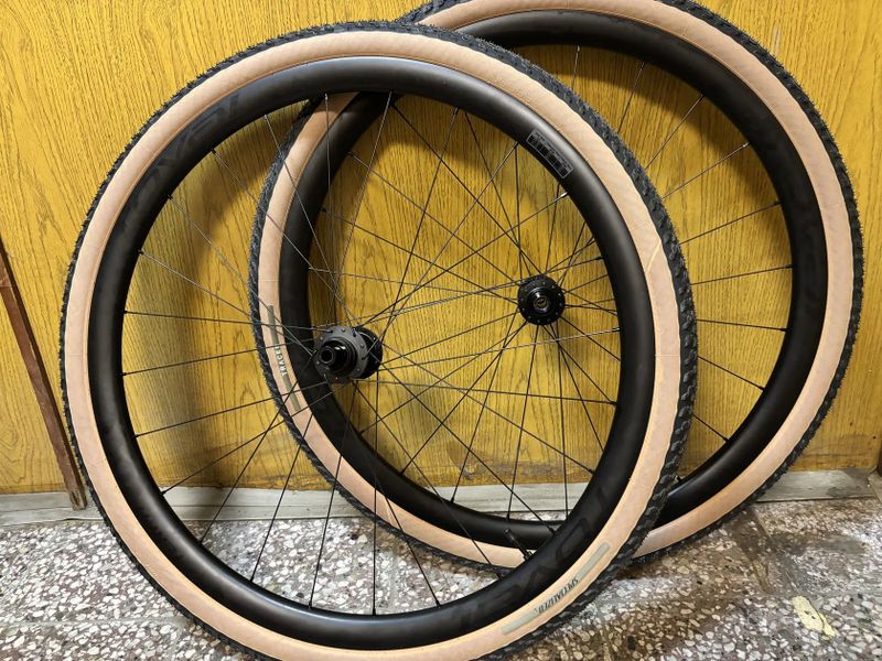 Gravel kola Specialized TERRA C + Specialized Tracer TLR