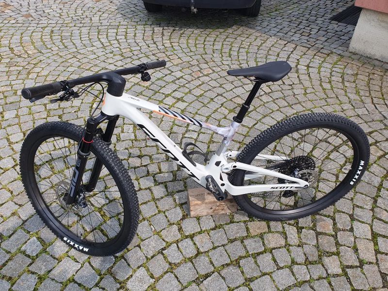 Scott Spark RC Team Issue 2025 vel.M do srpna 2027 v záruce výrobce