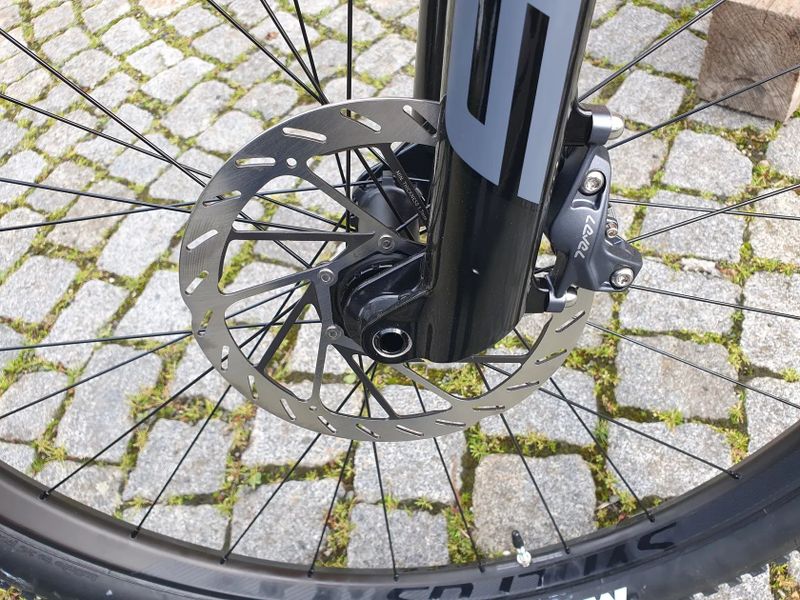 Scott Spark RC Team Issue 2025 vel.M do srpna 2027 v záruce výrobce