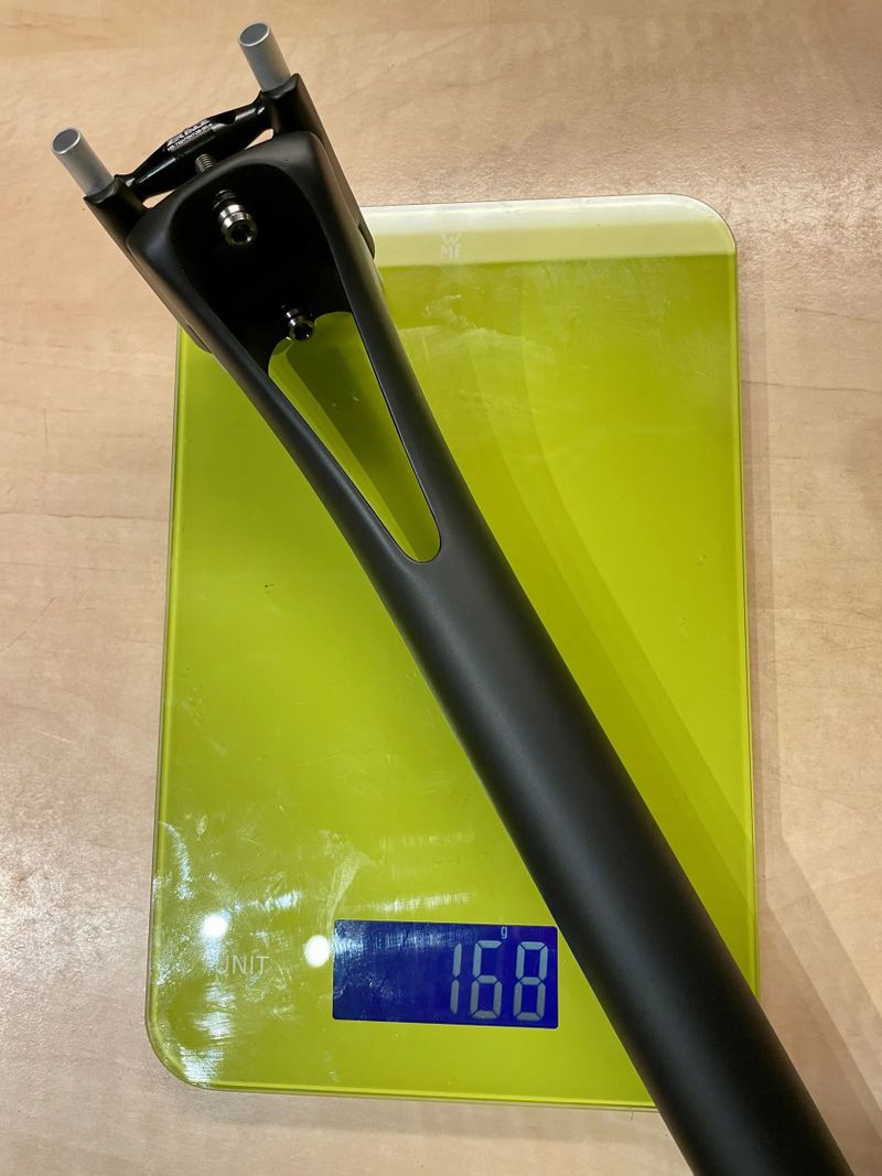 Karbonová sedlovka Velion SP-01, 30.9mm 400mm 168g Carbon Seatpost