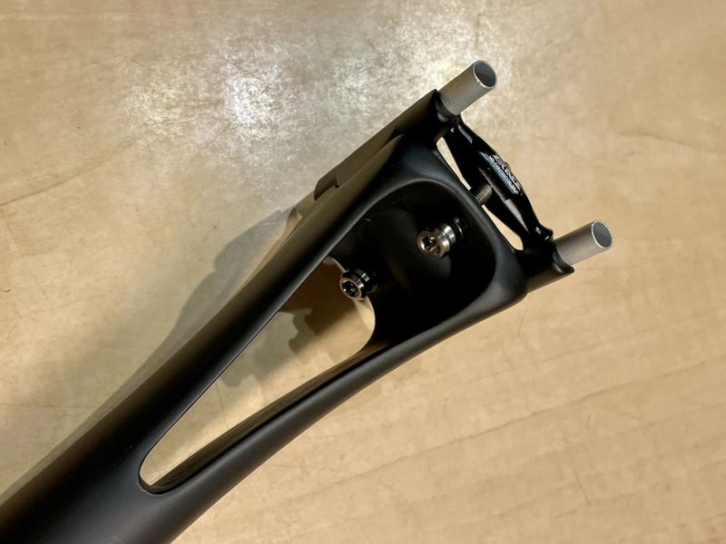 Karbonová sedlovka Velion SP-01, 30.9mm 400mm 168g Carbon Seatpost