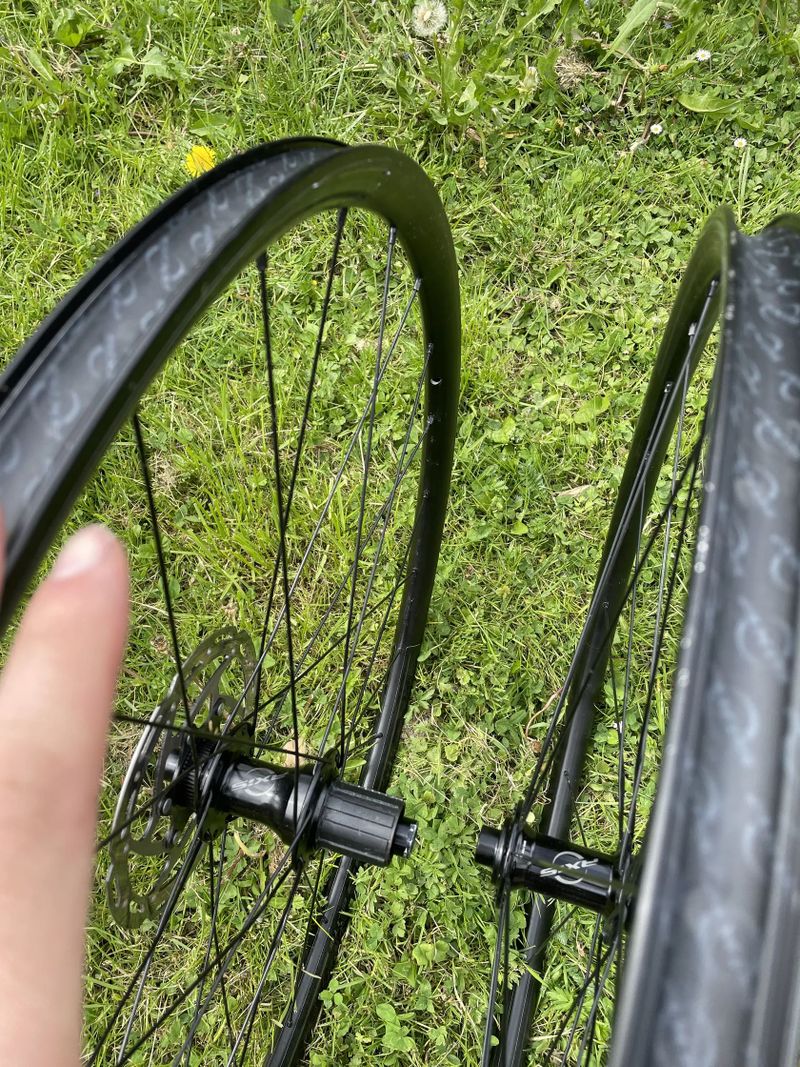 Gravel kola Axis elite 