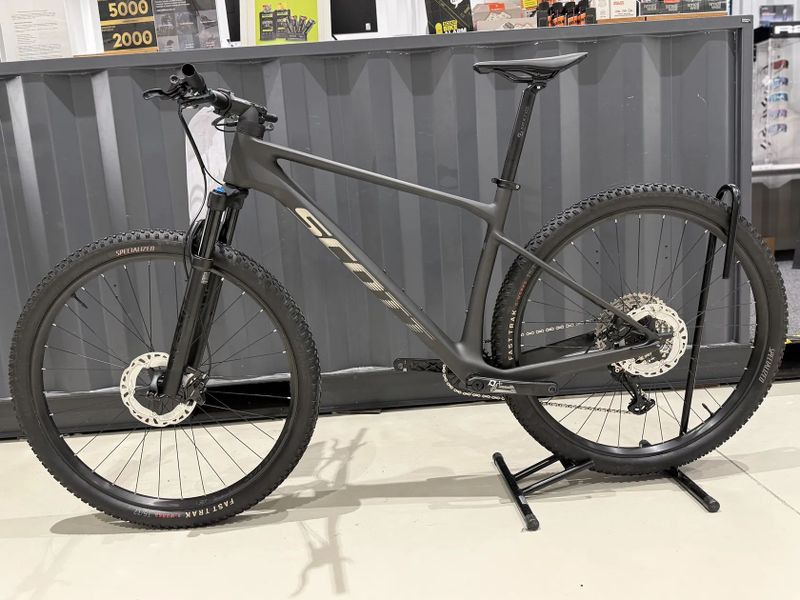 Scott SCALE 930 2024/25 POZOR ! ( pro srovnání - Scale 930 2026 je levné/dostupné kolo na hliníku) 