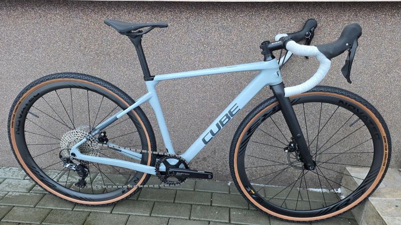 Nový Cube Nuroad C:62 XS, carbon kola