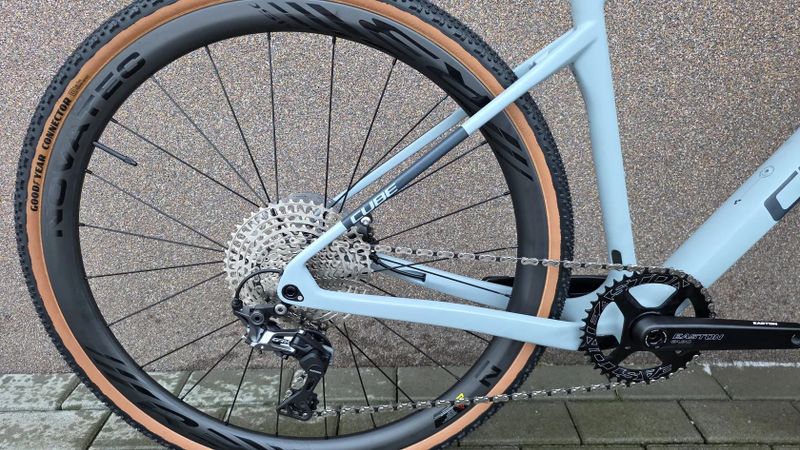 Nový Cube Nuroad C:62 XS, carbon kola