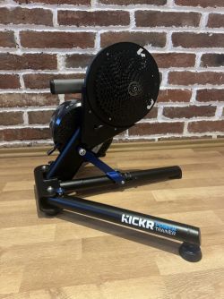 Wahoo KICKR v2 – chytrý trenažér (včetně 12s/11s kazety)