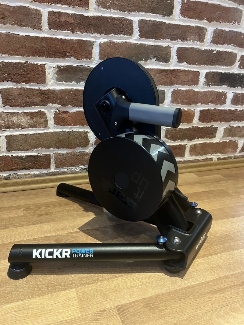 Wahoo KICKR v2 – chytrý trenažér (včetně 12s/11s kazety)