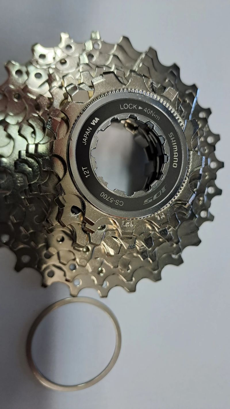 Prodám novou nepoužitou kazetu Shimano 105 CS-R5700 10-kol 12-27