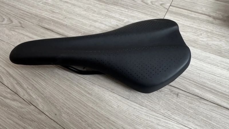 Zánovní sedlo Bontrager z nového kola; 130 mm
