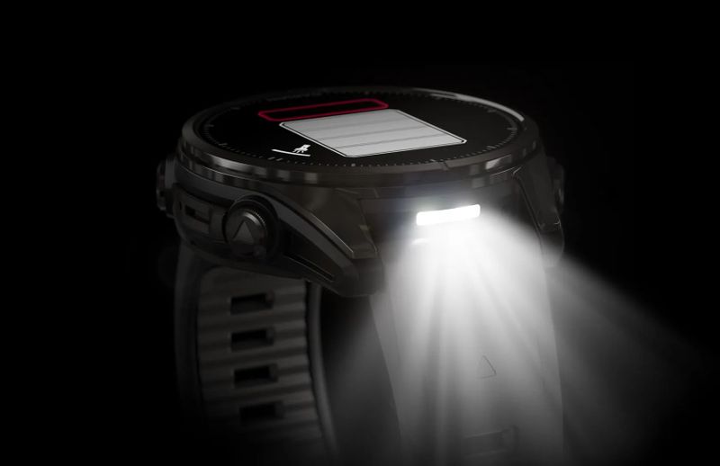 Garmin Fenix 8 AMOLED (43 mm) v provedení Sapphire, Carbon Gray DLC Titanium / Black.