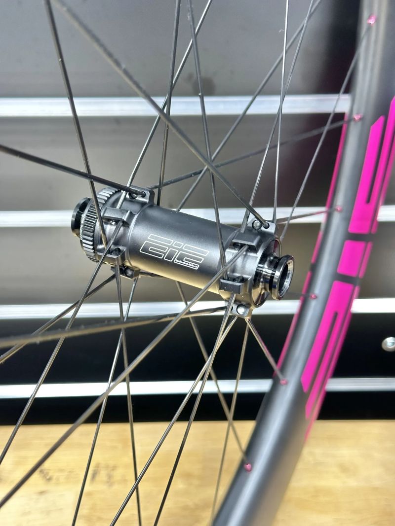 EIE karbonová kola na gravel a silnici | SRG60TC34 | EIE ER270 | Sapim CX Ray | 1528 gramů