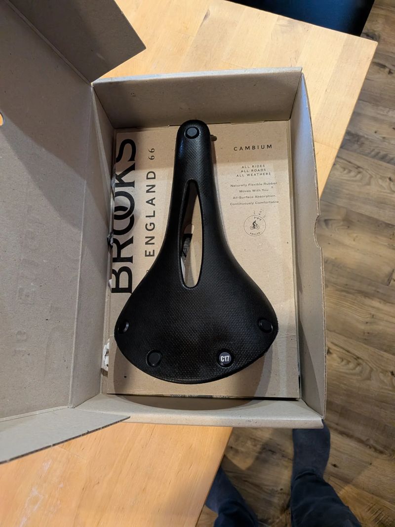 Sedlo Brooks C17 Carved