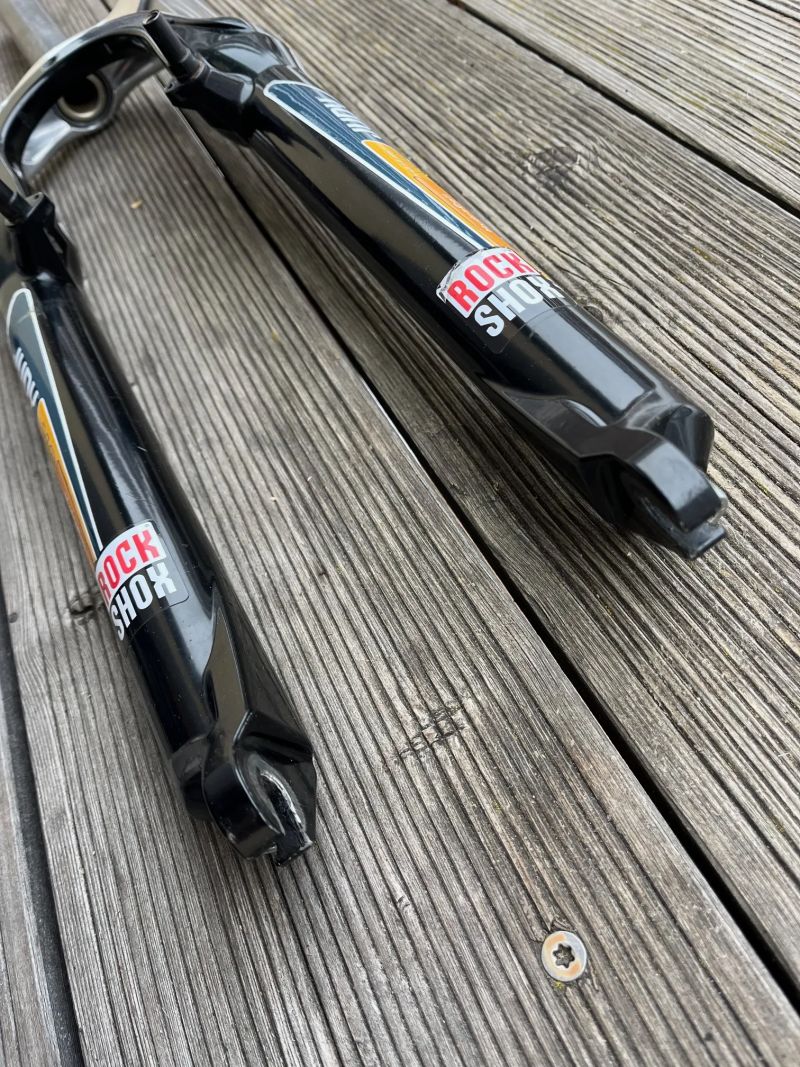 Odpružená vidlice Rock Shox Judy XC 63mm MTB retro