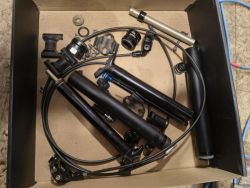 2x teleskopická sedlovka Rock Shox Reverb na díly