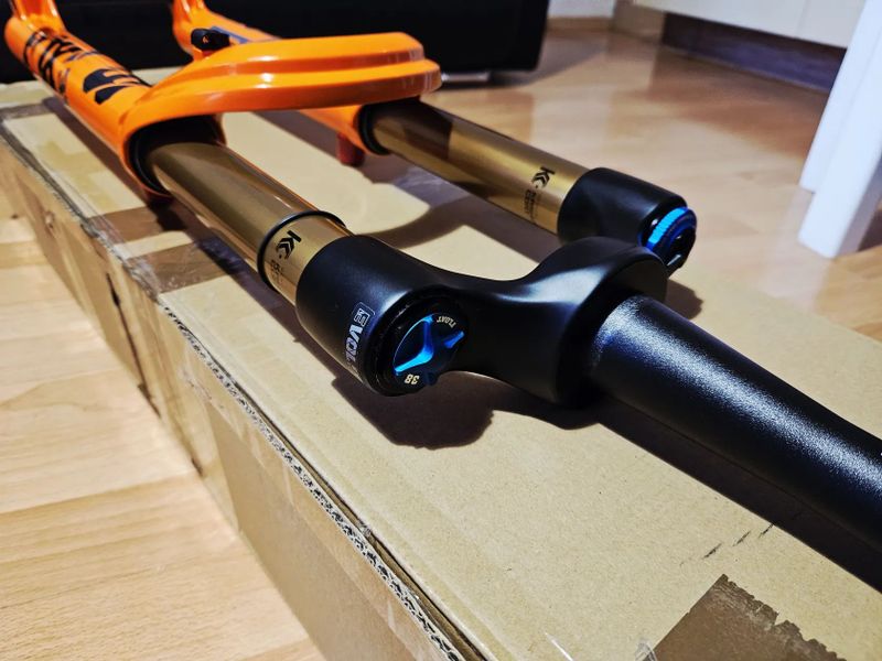 Nová Fox Float 38 Factory Fit Grip2 VVC Evol Kashima 160mm 29" Orange