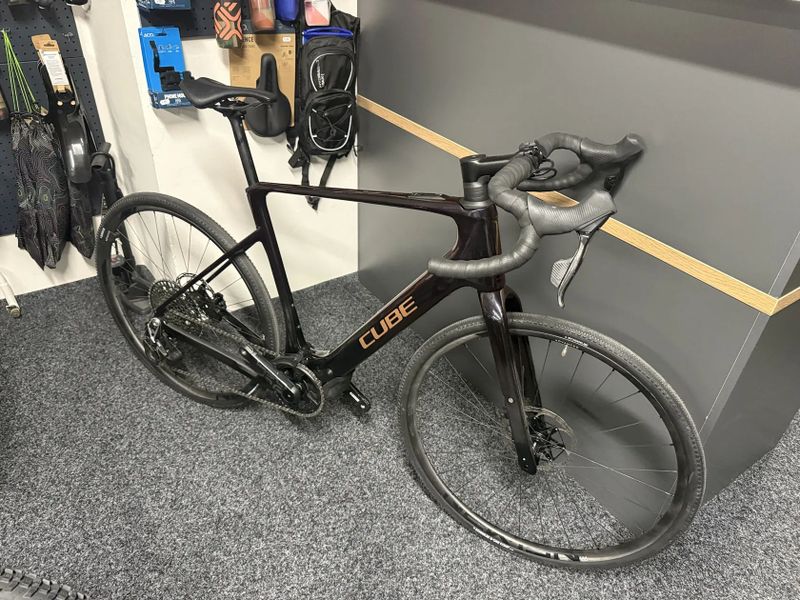 CUBE NUROAD HYBRID C:62 SLT 400X GRAVEL KARBON 709km 2025 vel. XL