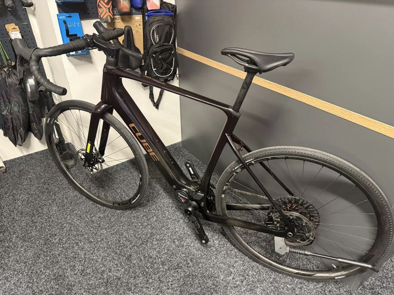 CUBE NUROAD HYBRID C:62 SLT 400X GRAVEL KARBON 709km 2025 vel. XL