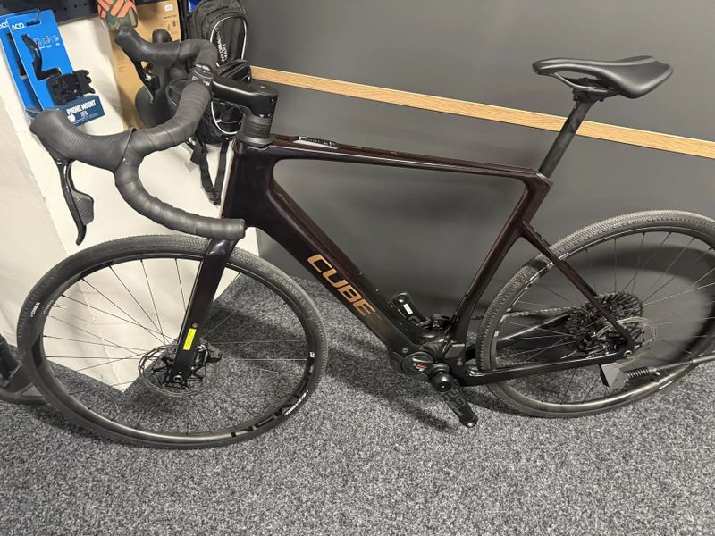 CUBE NUROAD HYBRID C:62 SLT 400X GRAVEL KARBON 709km 2025 vel. XL