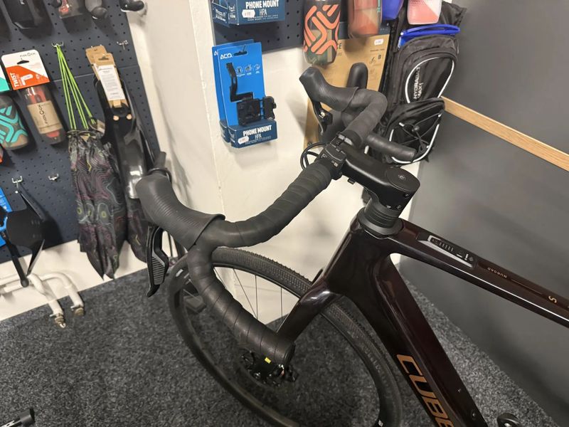 CUBE NUROAD HYBRID C:62 SLT 400X GRAVEL KARBON 709km 2025 vel. XL