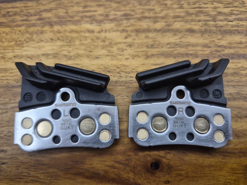 Destičky Shimano N04C meta pro čtyřpístovou brzdu (na prodej 2 páry) 