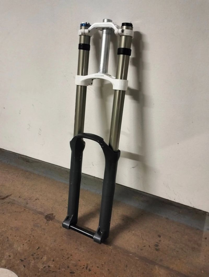 DH Vidlice | RockShox Boxxer R2C2