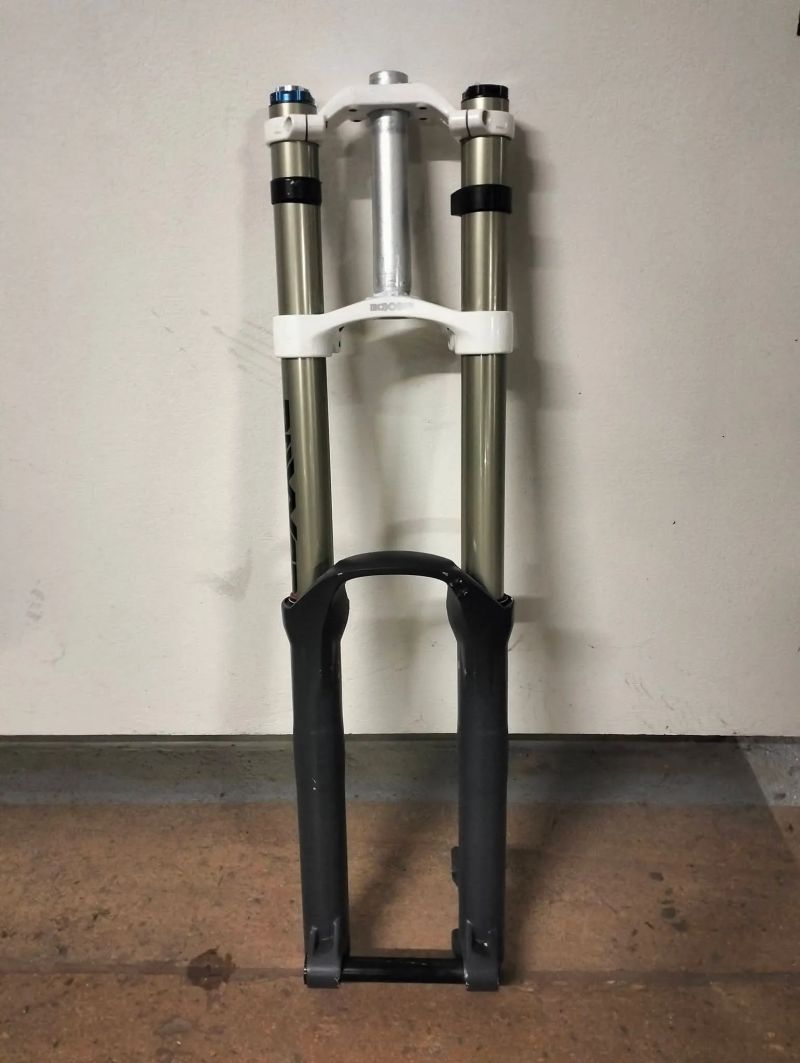 DH Vidlice | RockShox Boxxer R2C2